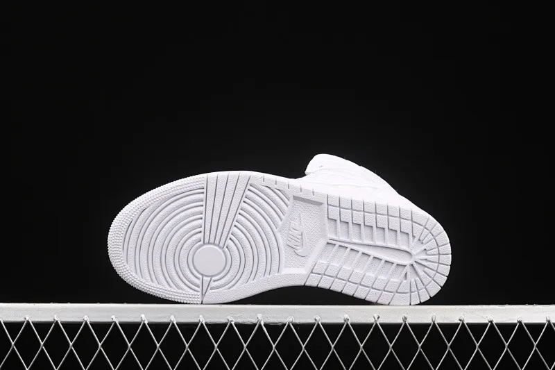 All Categories Air Jordan Jordan Series Basketball Shoes Air Jordan 1 Mid Air Jordan 1 Mid "Quilted White" AJ1 Joe 1 White Diamond "Little Chanel" Mid-top Versatile Casual Sports Shoes DB6078-100